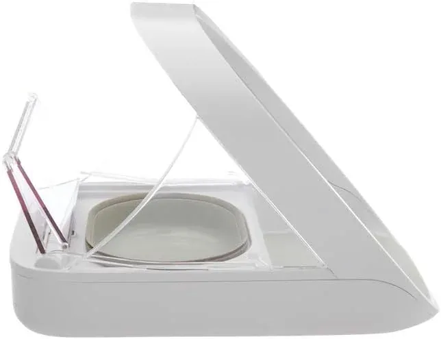 Geöffneter SureFeed Mikrochip-Napf