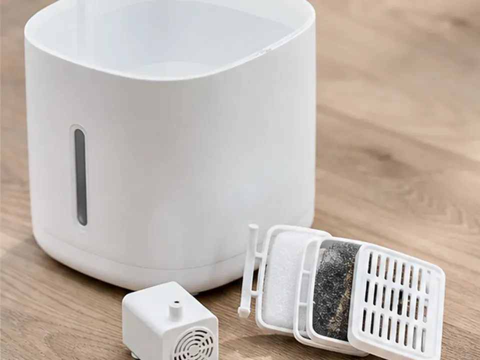 Tank, Edelstahl-Trinkfläche und Antrieb des Dockstream 2 Smart PLWF106