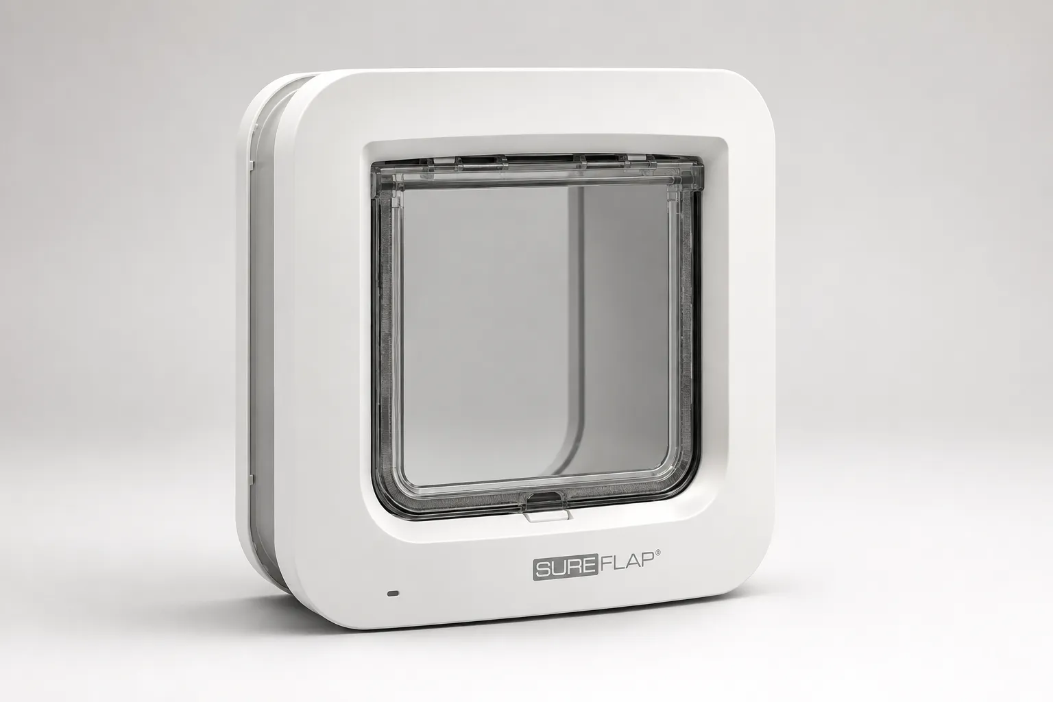 Redaktionelle Darstellung der SureFlap Mikrochip Katzenklappe Connect